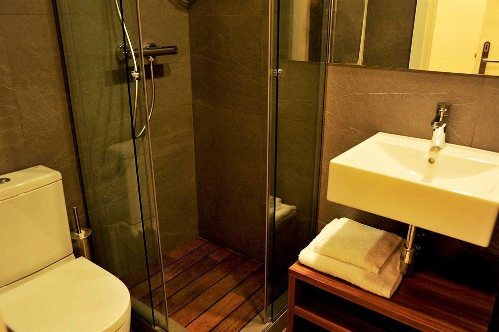 The 8 Boutique B&B บาร์เซโลนา ภายนอก รูปภาพ