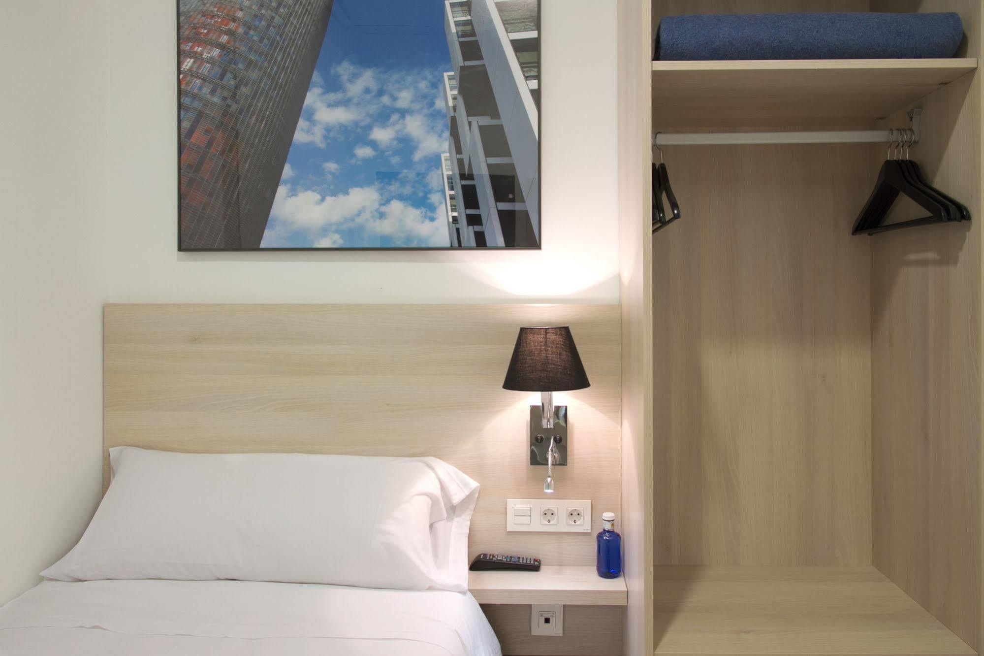 The 8 Boutique B&B บาร์เซโลนา ภายนอก รูปภาพ