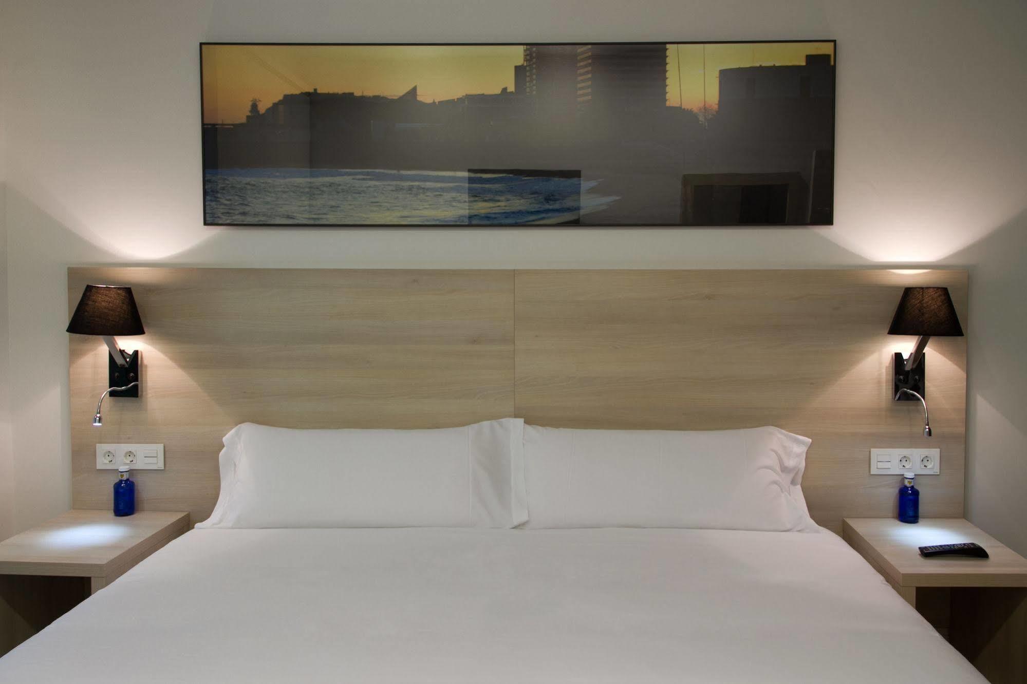 The 8 Boutique B&B บาร์เซโลนา ภายนอก รูปภาพ
